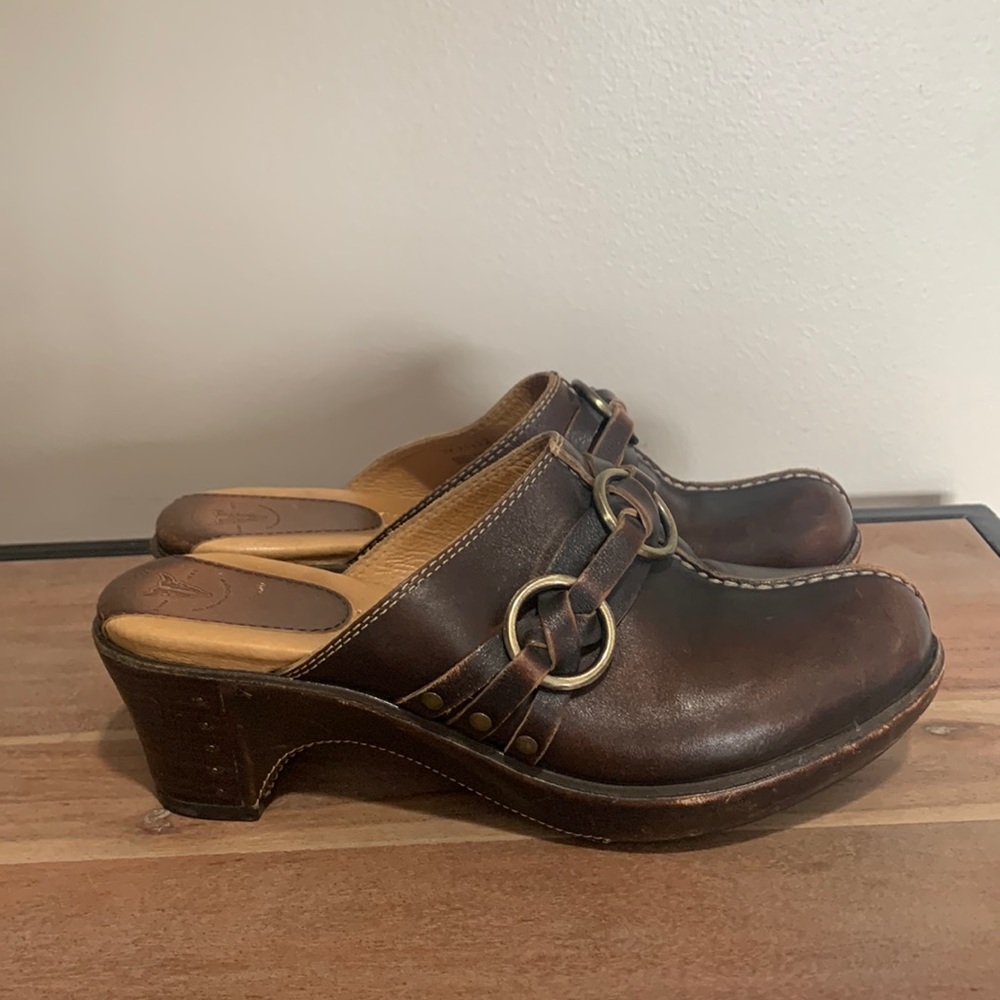 FRYE Clogs